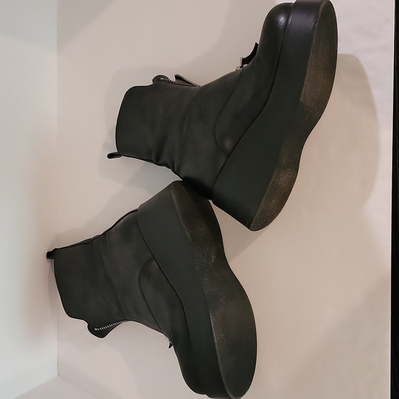 Black Leather Platform Boots - Picture 11 of 15